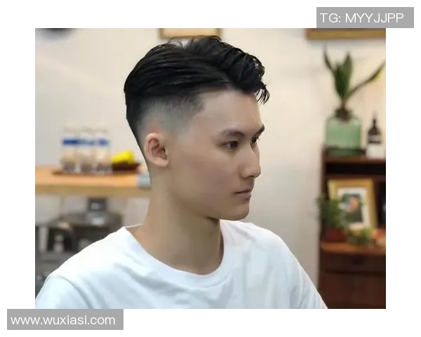 大叔足球明星帅气视频展现魅力与风采引发热议与关注 大叔足球明星帅气视频展现魅力与风采引发热议与关注