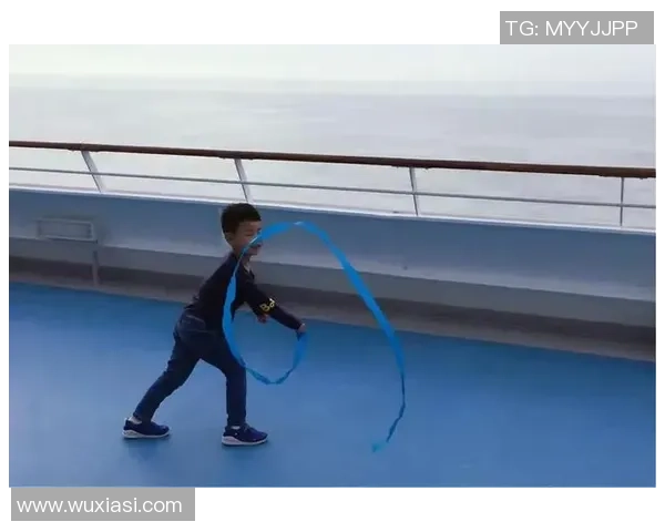 足球明星背包视频揭秘生活点滴与训练背后的故事 足球明星背包视频揭秘生活点滴与训练背后的故事