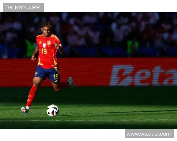 足球明星瞬间定格在镜头之中展现精彩瞬间与激情四溢的赛场魅力